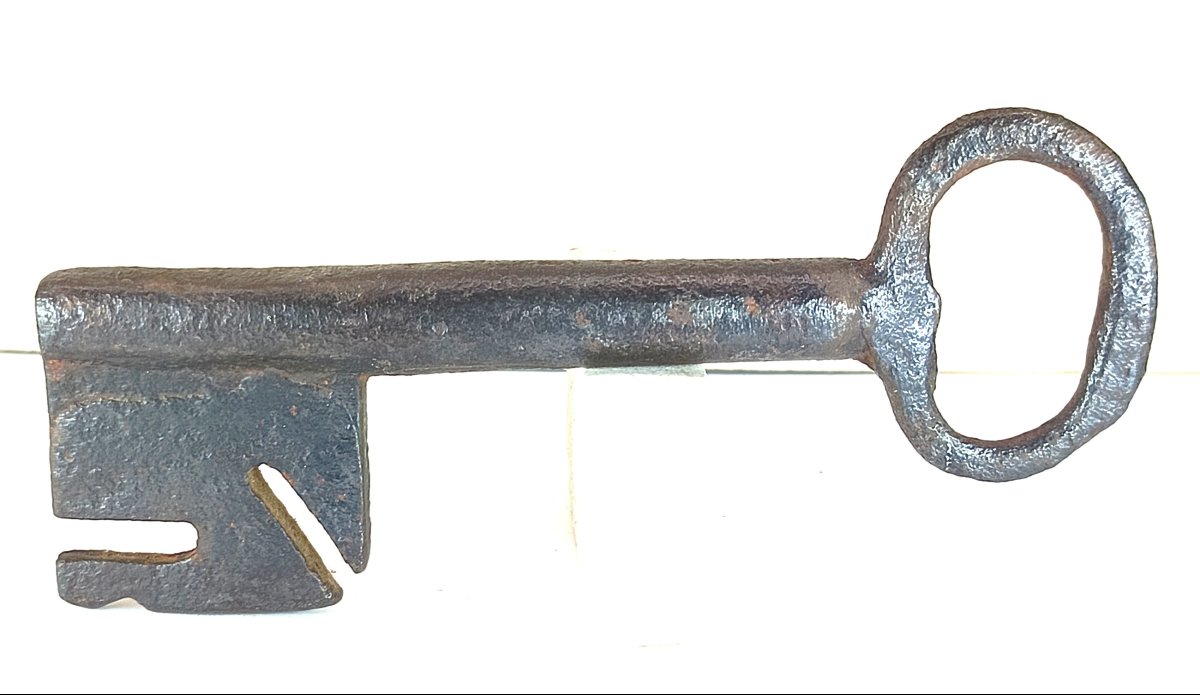  Large, 16th-century Forged-and-rolled Utility Key, 16 Cm