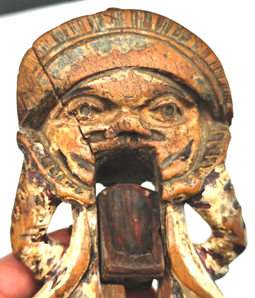 Musée: Casse- Noisettes Caricatural de la vallée de Gröden, 18e siècle, mauvais état-photo-3