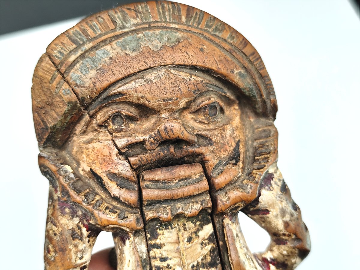 Musée: Casse- Noisettes Caricatural de la vallée de Gröden, 18e siècle, mauvais état-photo-2