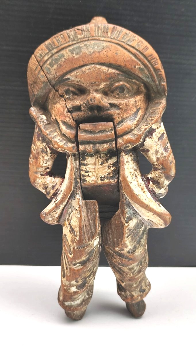 Musée: Casse- Noisettes Caricatural de la vallée de Gröden, 18e siècle, mauvais état