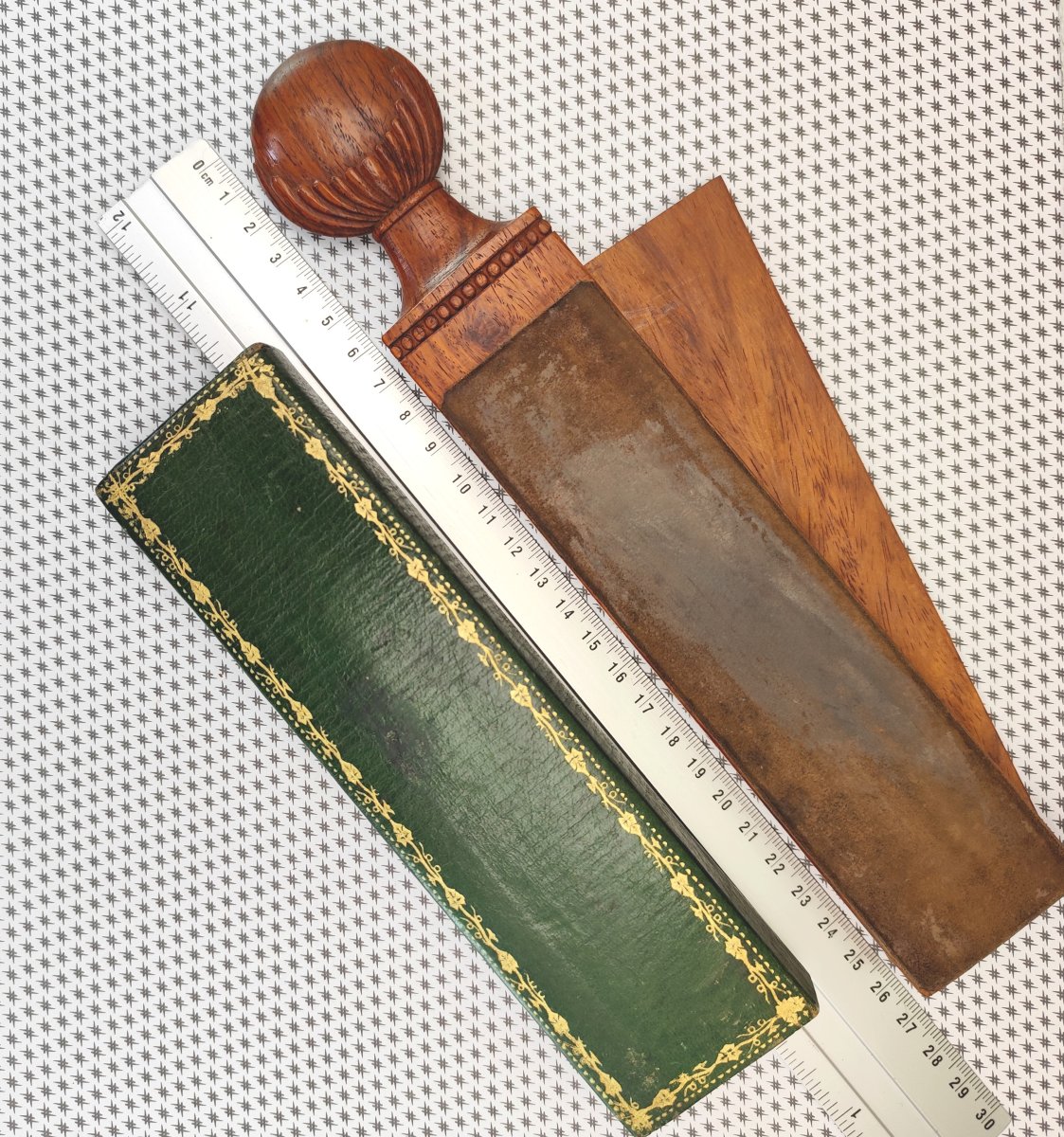 Luxueux Etui à Rasoirs en bois de rose massif et maroquin doré, Maison Pradier, vers 1830-photo-2