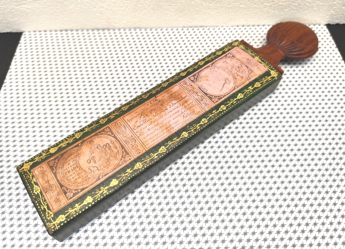 Luxueux Etui à Rasoirs en bois de rose massif et maroquin doré, Maison Pradier, vers 1830