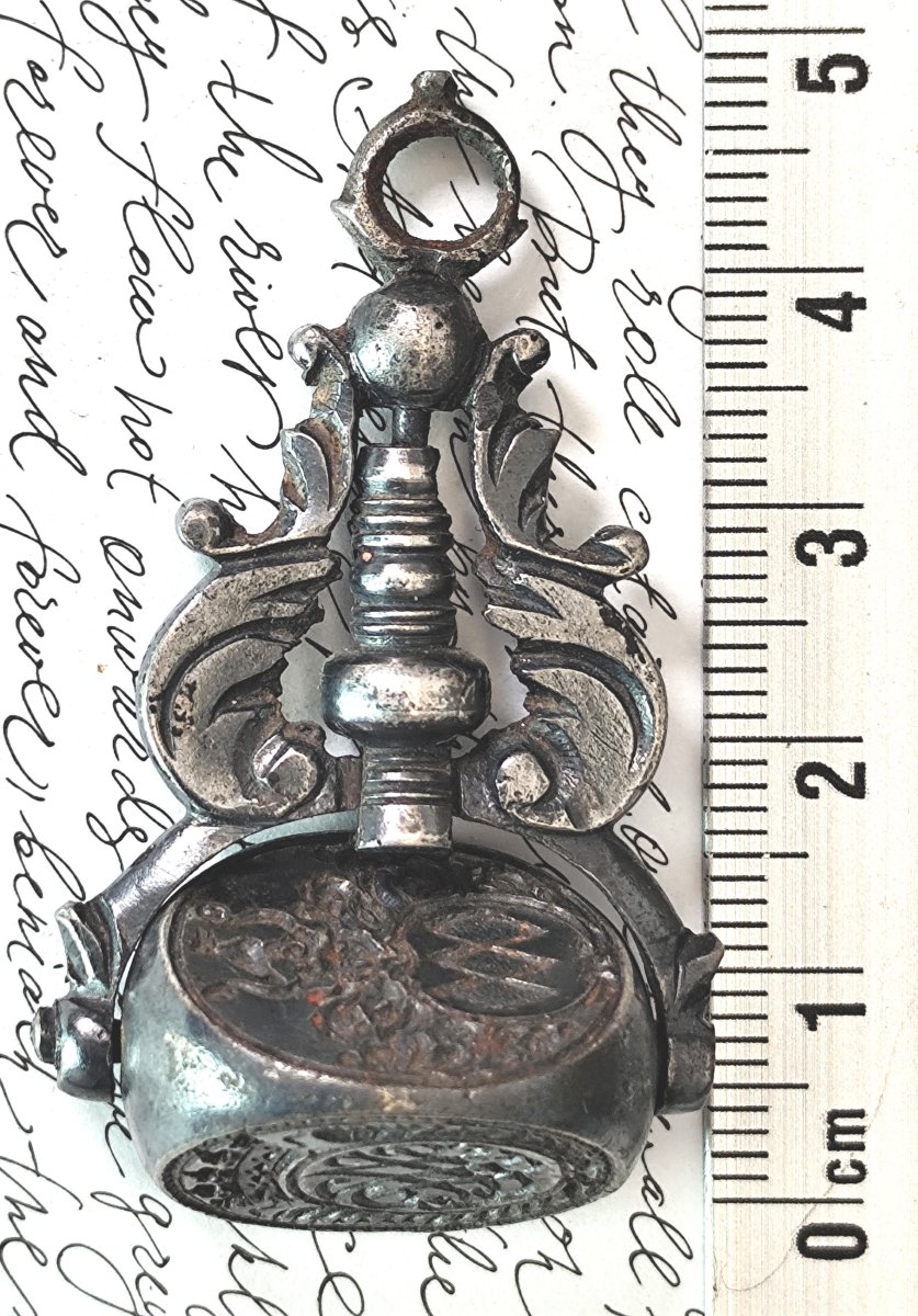 Cachet triple tournant aux trois blasons sous couronne ducale, fer poli, époque Louis XIV-photo-3