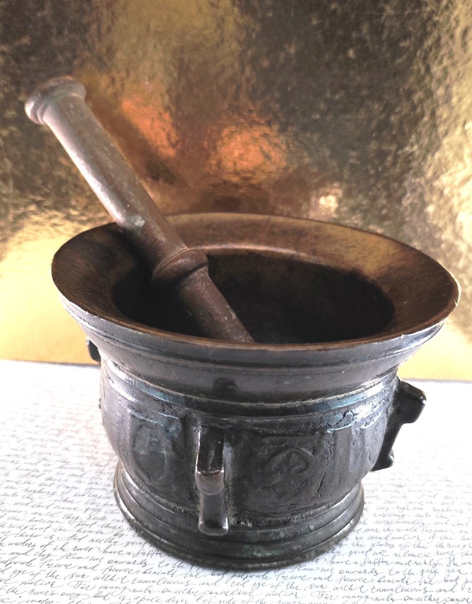 Mortier Gothique Bronze au beau décor, époque des Rois Catholiques-photo-1