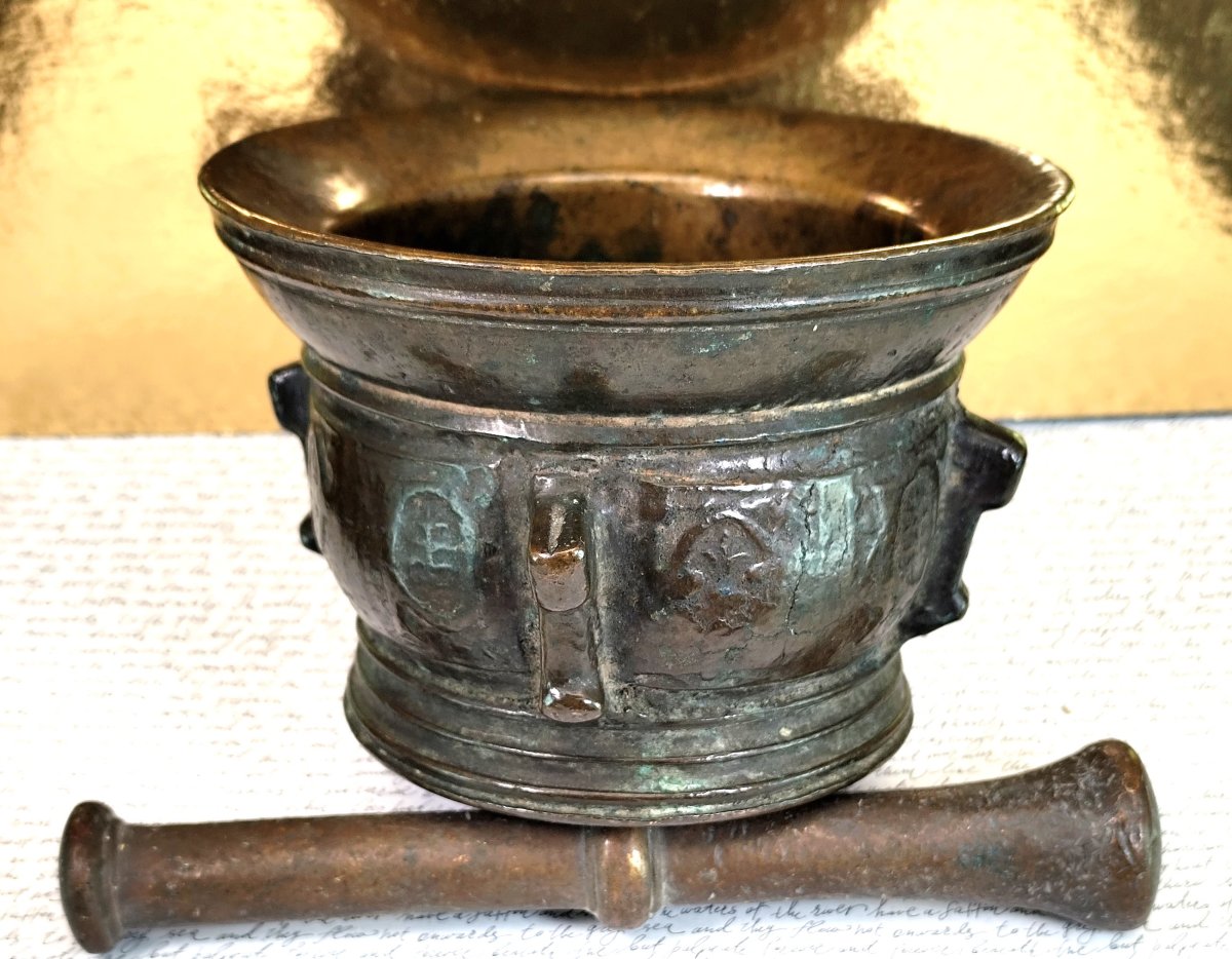 Mortier Gothique Bronze au beau décor, époque des Rois Catholiques