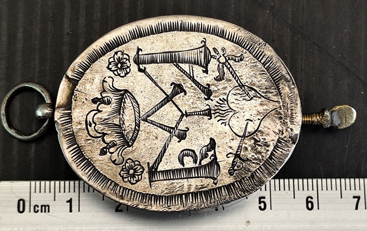 Boîtier reliquaire en pendentif, métal plaqué, XVIIIe siècle-photo-4