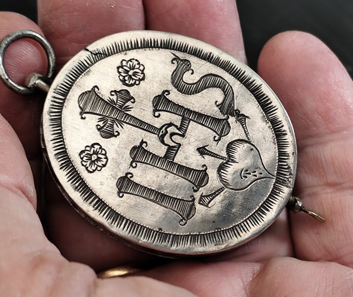 Boîtier reliquaire en pendentif, métal plaqué, XVIIIe siècle-photo-2