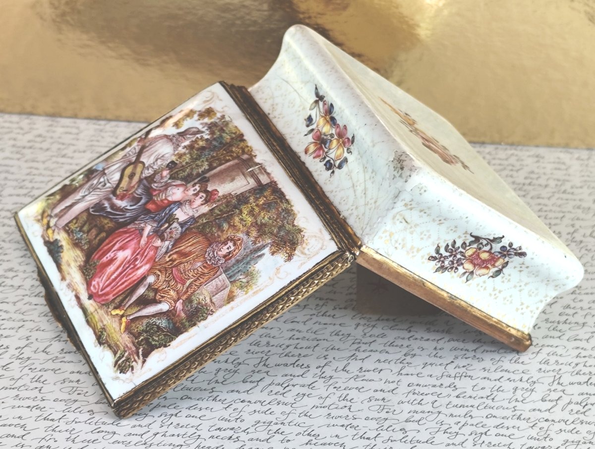 Tabatière émail de Saxe, style Louis XV, décor "à la Watteau", XIXe siècle