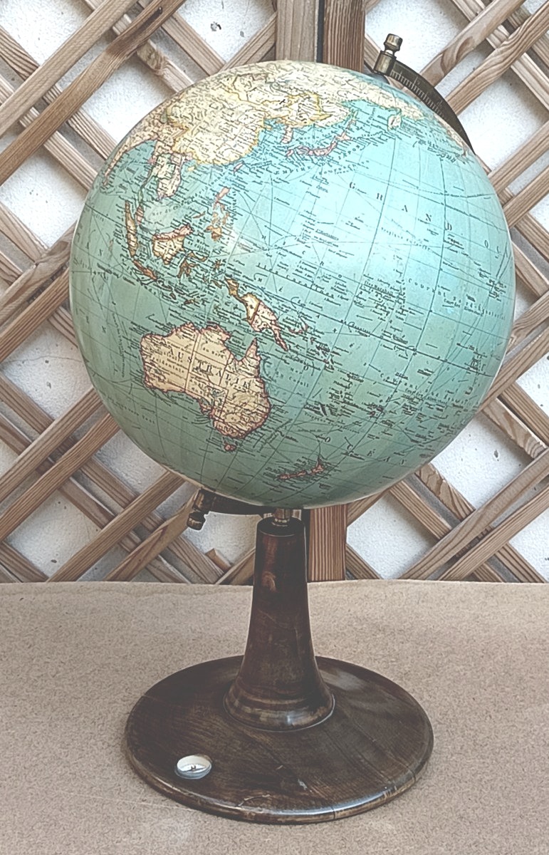 Large Swiss World Map, Ca. 1930, French Text, Excellent Condition, Dr. Fischer