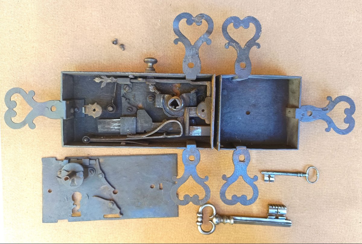Impressive Louis XV Carriage-door Lock, Complete, With Superb Key-photo-2