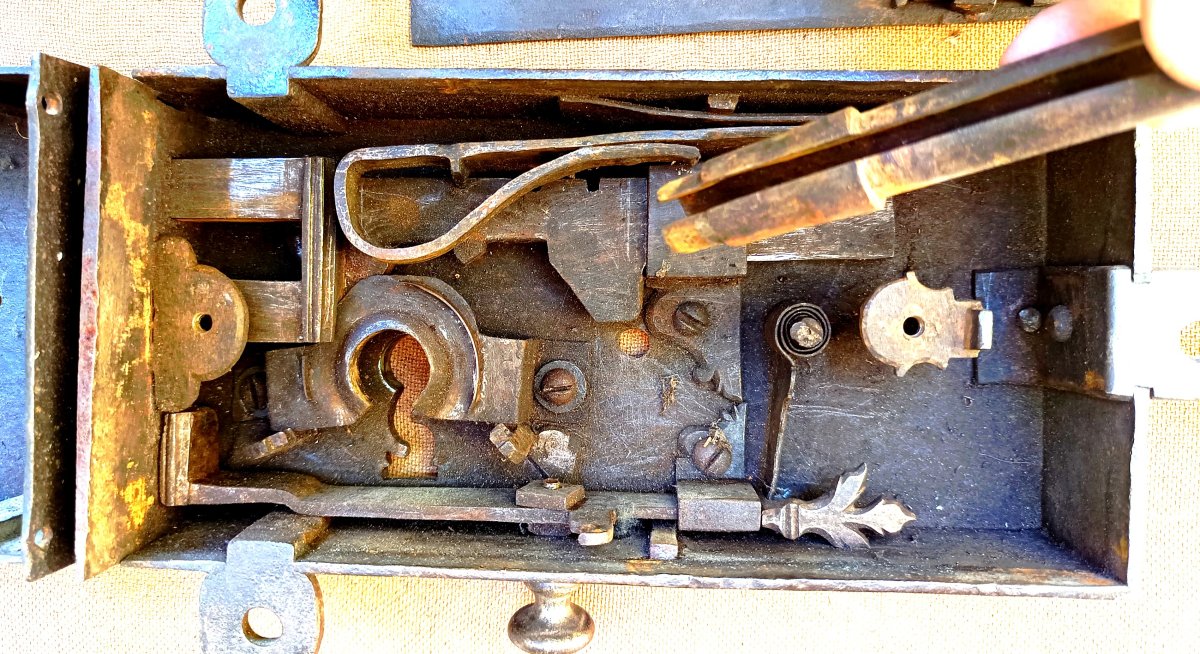 Impressive Louis XV Carriage-door Lock, Complete, With Superb Key-photo-3