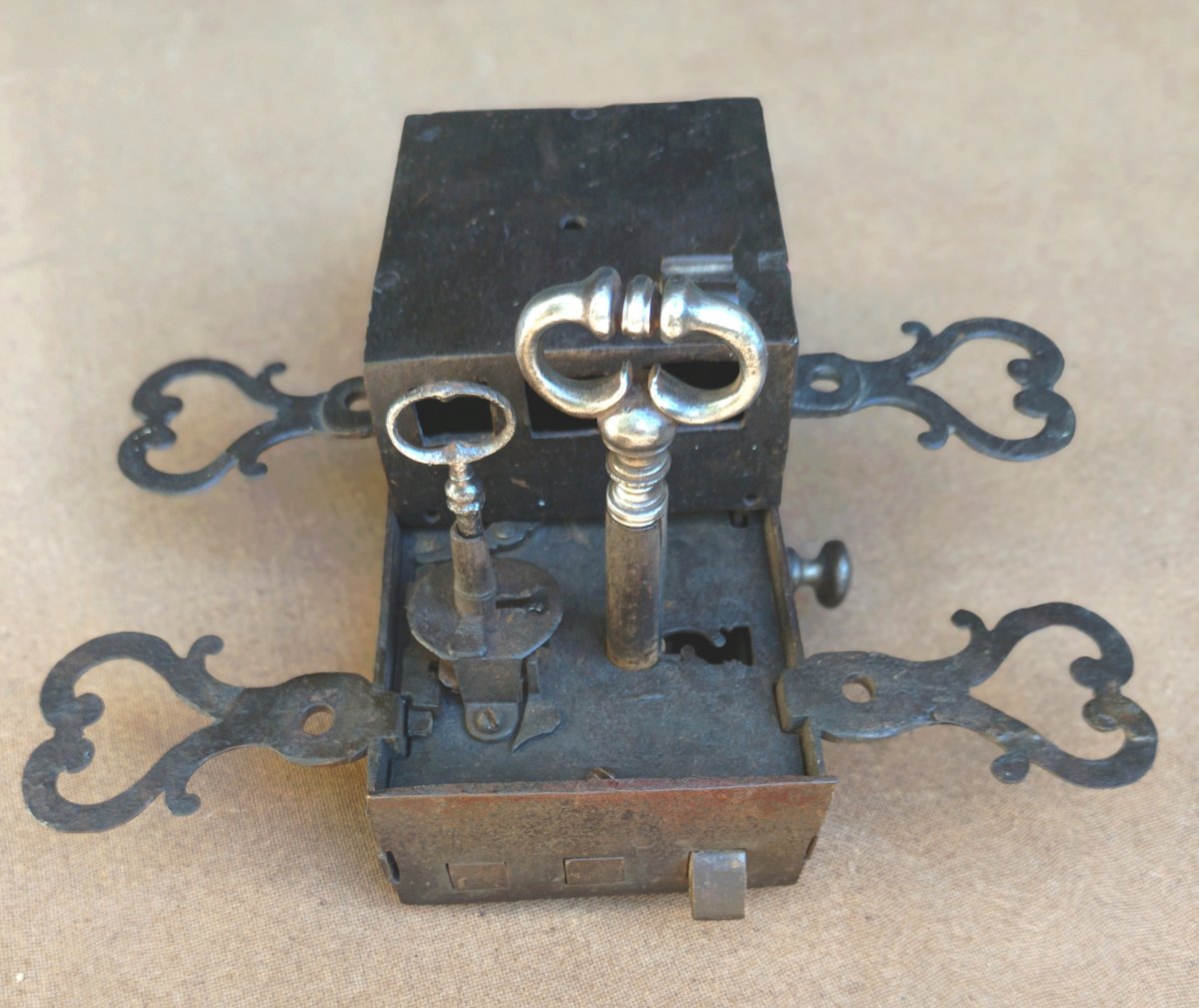 Impressive Louis XV Carriage-door Lock, Complete, With Superb Key-photo-4