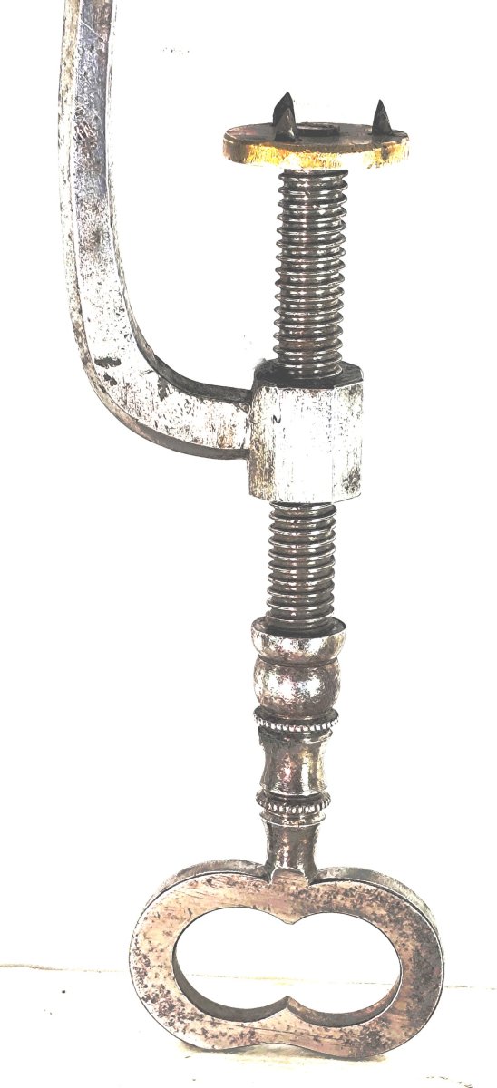 Outil du XVIIIe si&egrave;cle : troisi&egrave;me main d&rsquo;&eacute;tabli, qualit&eacute; armurerie, fer et laiton-photo-2
