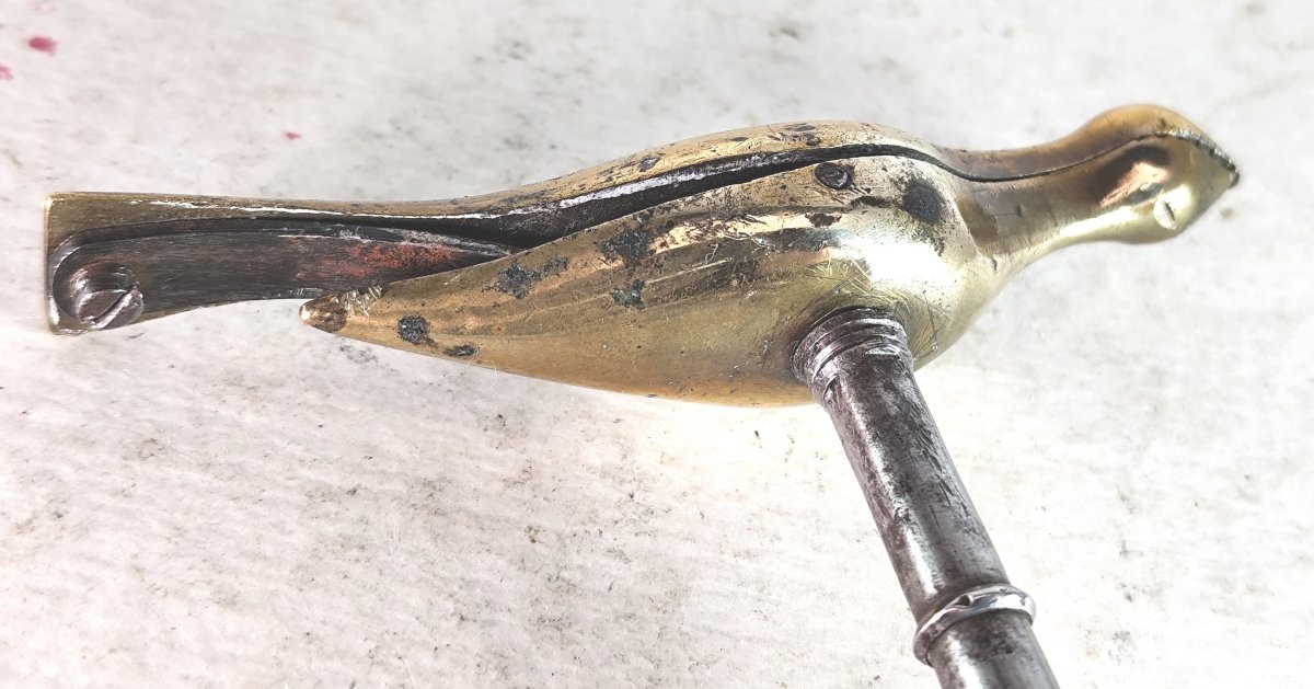 Outil du XVIIIe si&egrave;cle : troisi&egrave;me main d&rsquo;&eacute;tabli, qualit&eacute; armurerie, fer et laiton-photo-2