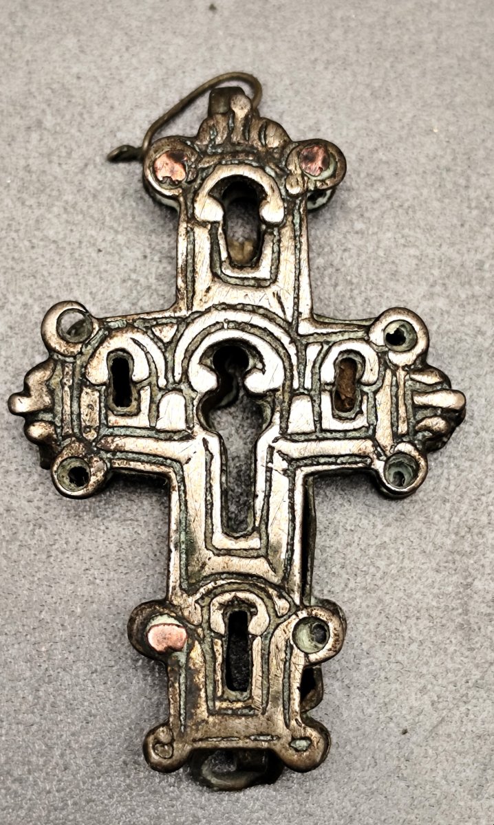 Petite croix pectorale porte-reliques aux belles arcatures, Art post-byzantin ?-photo-2