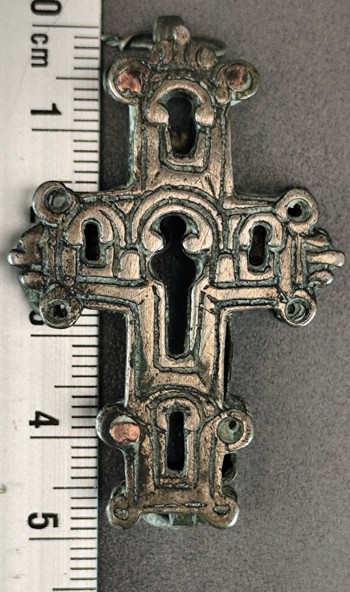 Petite croix pectorale porte-reliques aux belles arcatures, Art post-byzantin ?-photo-1