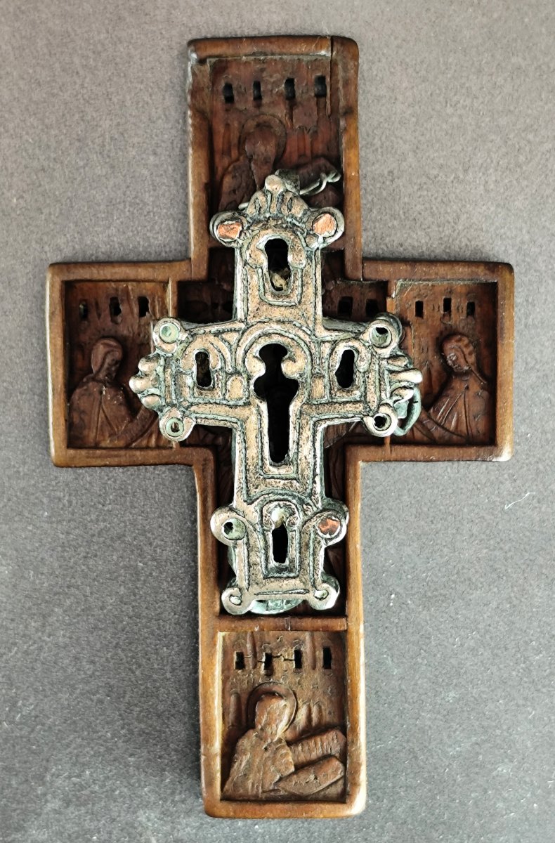 Petite croix pectorale porte-reliques aux belles arcatures, Art post-byzantin ?-photo-2