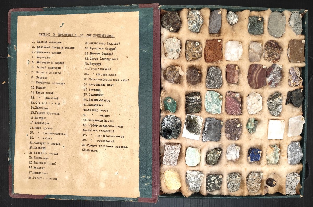 Russia, Boxed Mineralogical Collection, First Half Of The 20th Century.