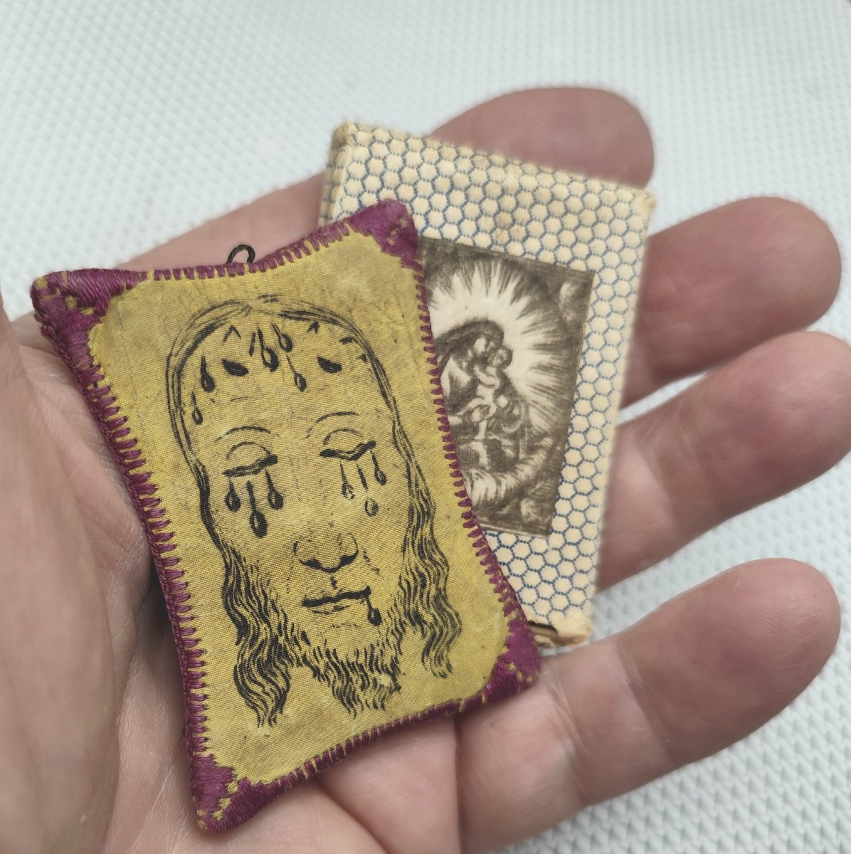 Rare : Deux scapulaires de naissance, avec leurs reliques, XIXe siècle-photo-3