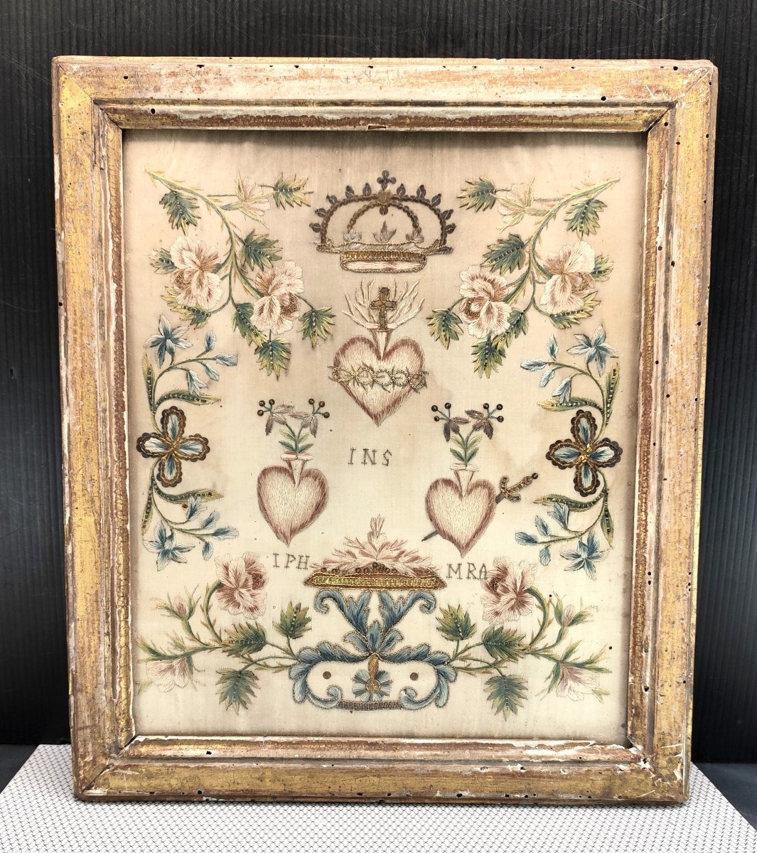 Broderie religieuse sur soie, fils d'or et d'argent, travail de couvent, XVIIIe siècle