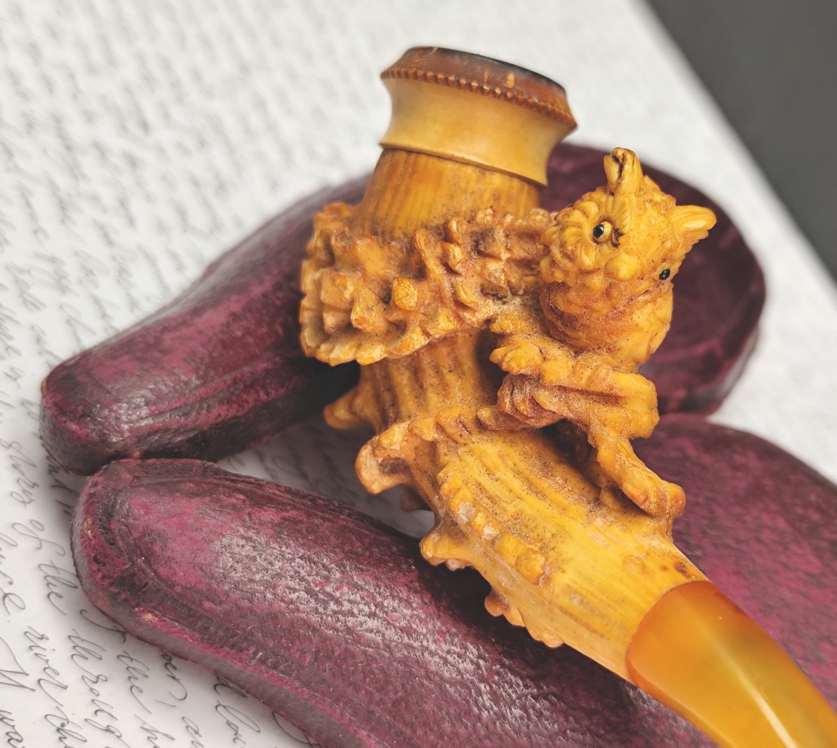Petite Pipe au Grand Duc, écume et Ambre, en étui , travail Viennois XIXe-photo-4