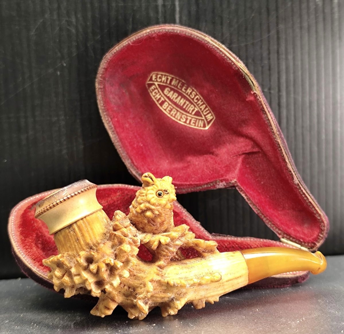 Petite Pipe au Grand Duc, écume et Ambre, en étui , travail Viennois XIXe