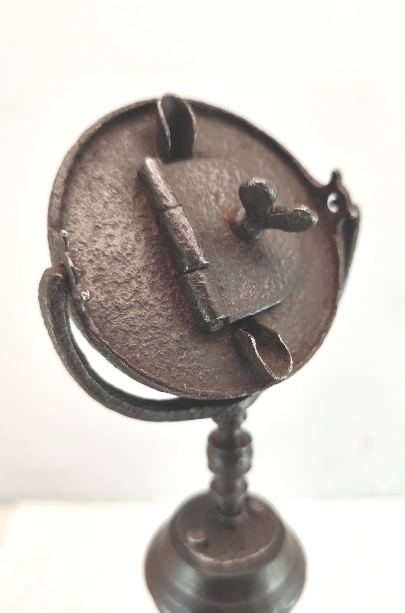 Lampe à huile de table en fer forgé, modèle oscillant sur cardan, XVIIIe siècle-photo-2