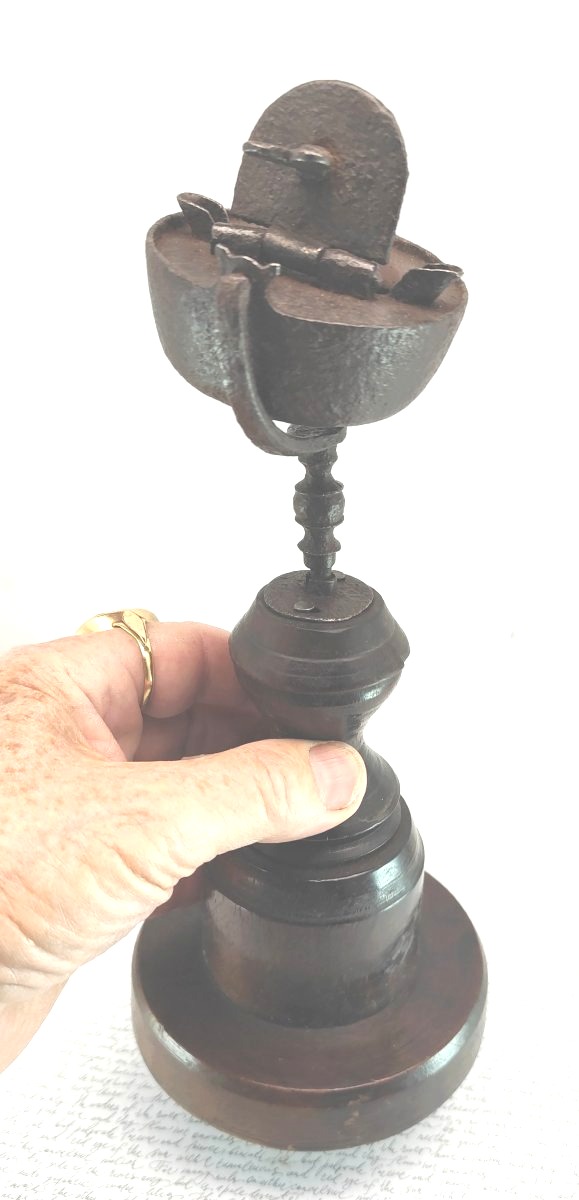 Lampe à huile de table en fer forgé, modèle oscillant sur cardan, XVIIIe siècle-photo-4