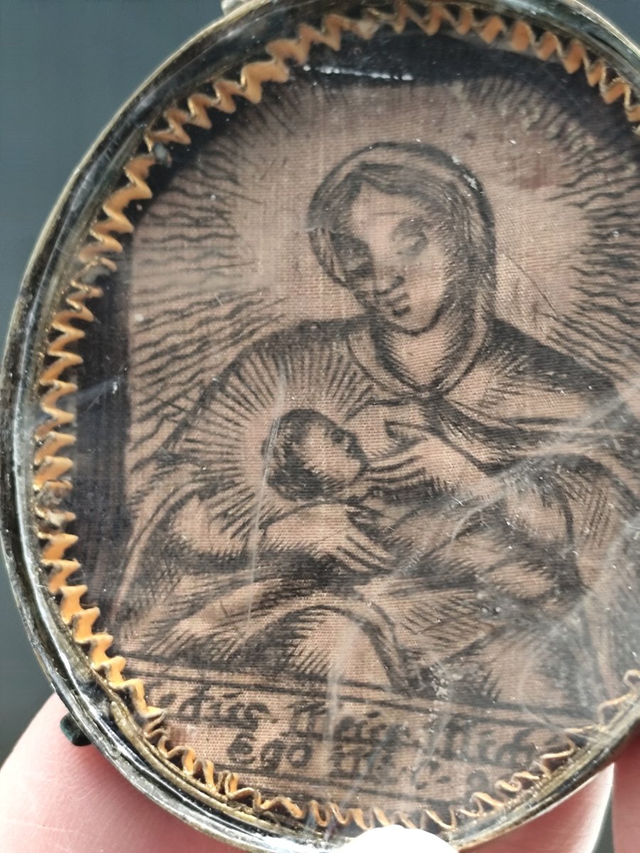 Discrete 18th-century Reliquary In A Brass Case-photo-1