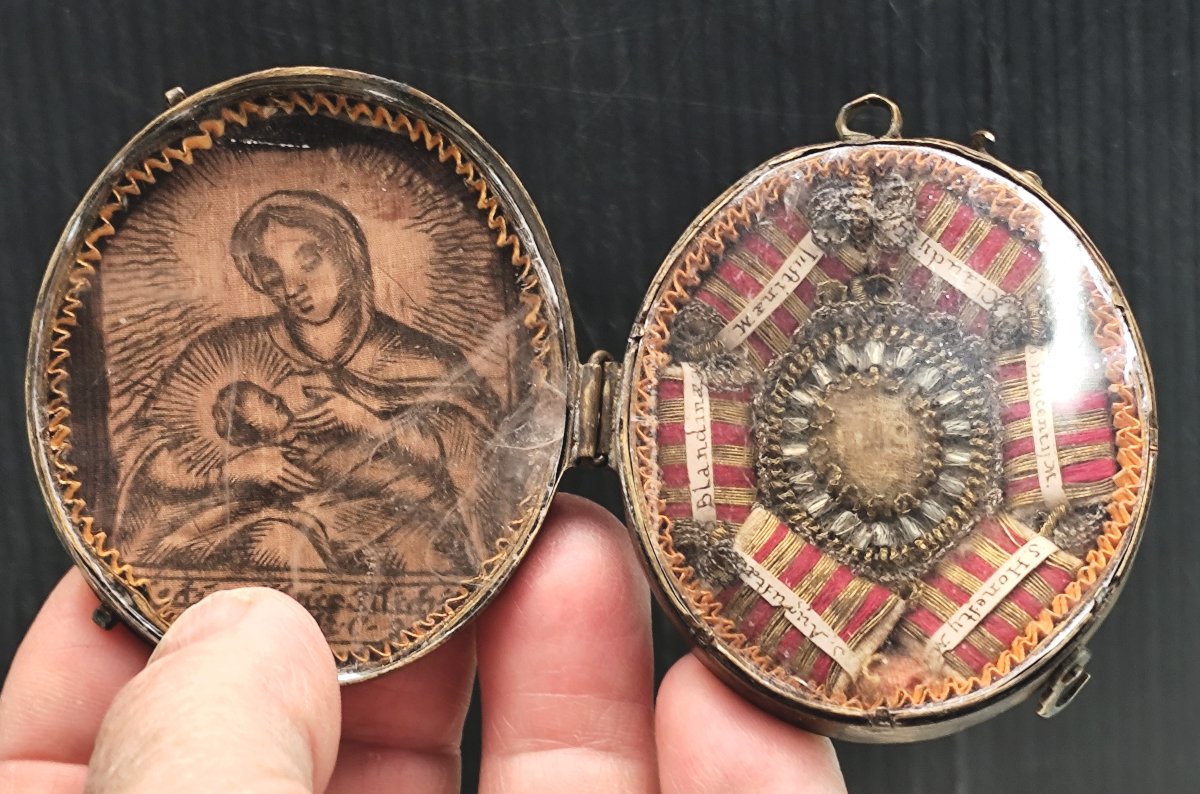 Discrete 18th-century Reliquary In A Brass Case-photo-2