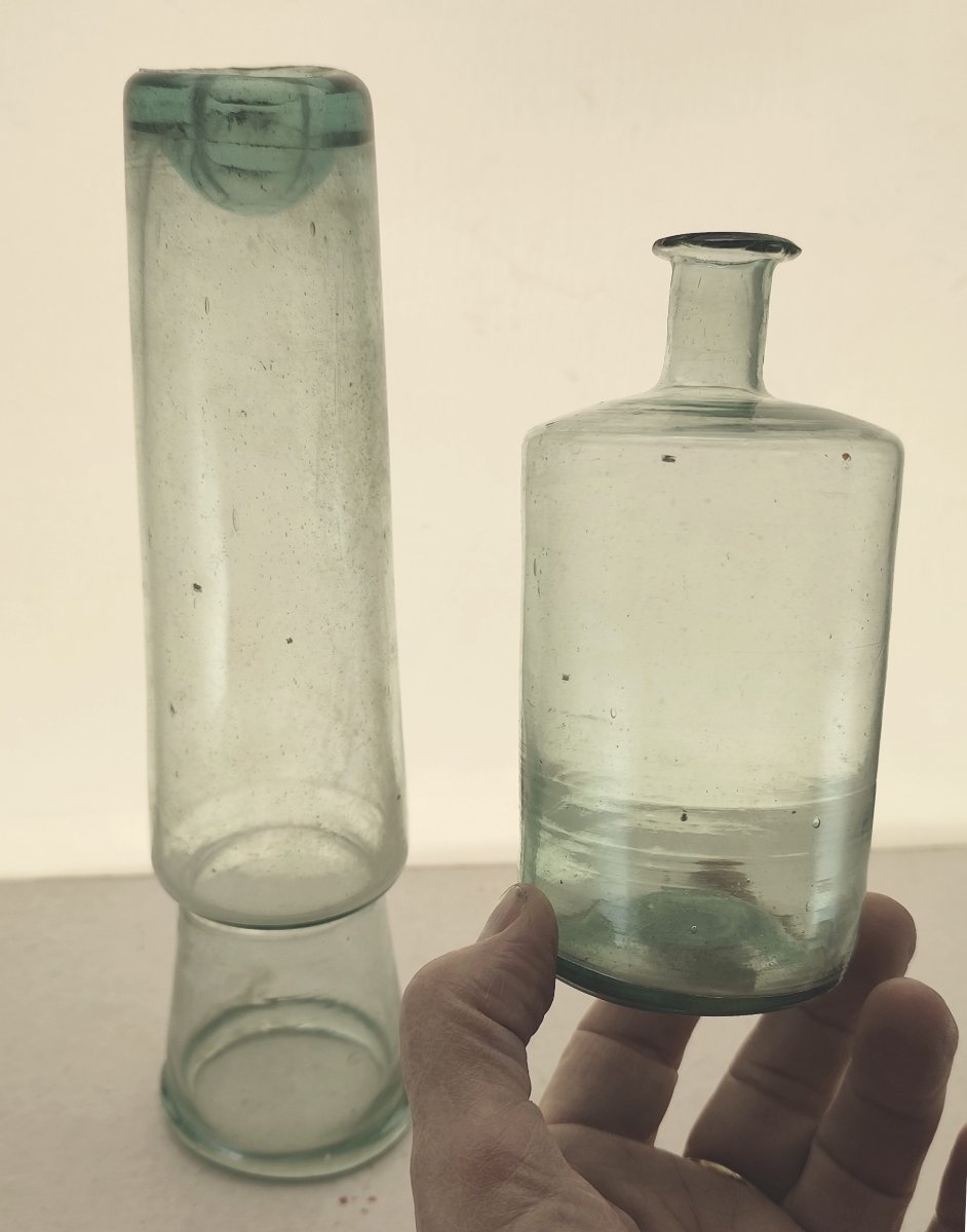  Verrerie d’Apothicaire, 18e siècle, verre forestier, bleuté, pot à câpres et flacon-photo-1