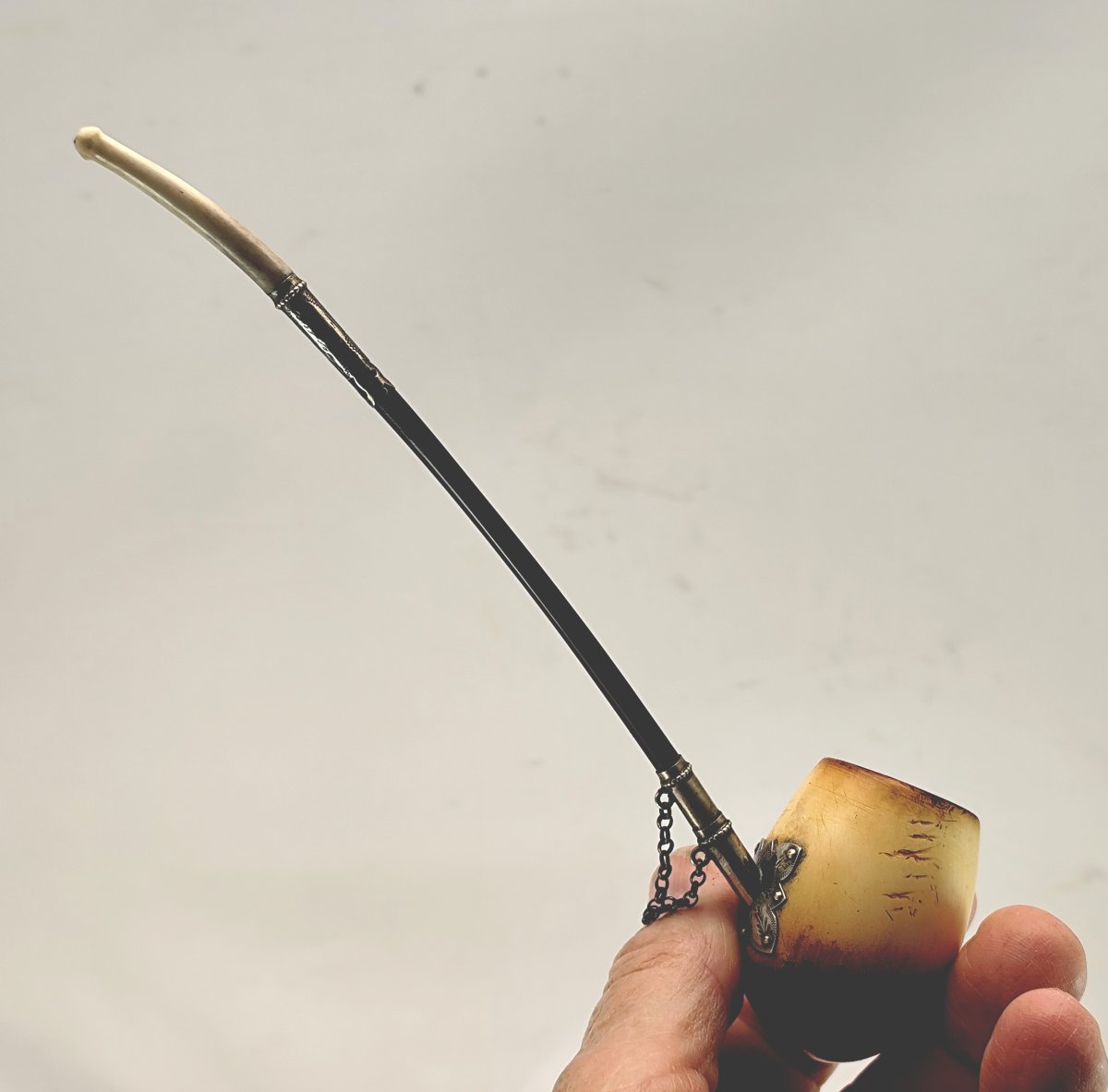 Rare pipe de collection, début XIXe siècle, écume, argent et tuyau  os d’albatros, en étui. -photo-2