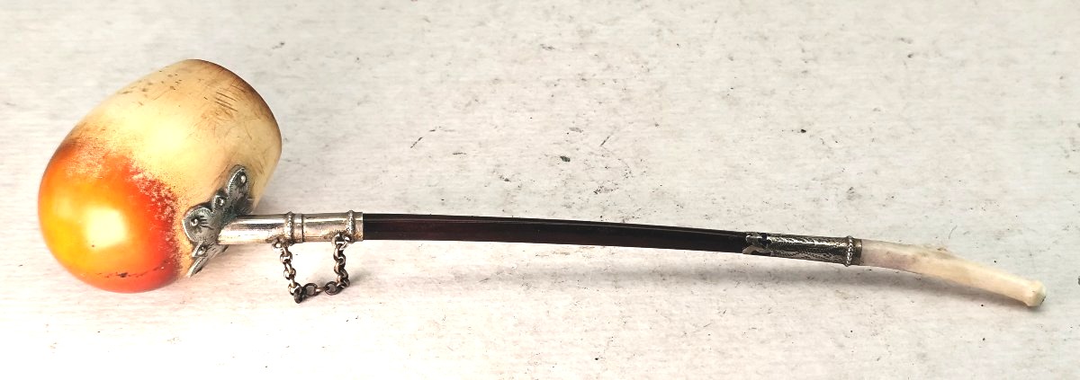 Rare pipe de collection, début XIXe siècle, écume, argent et tuyau  os d’albatros, en étui. 