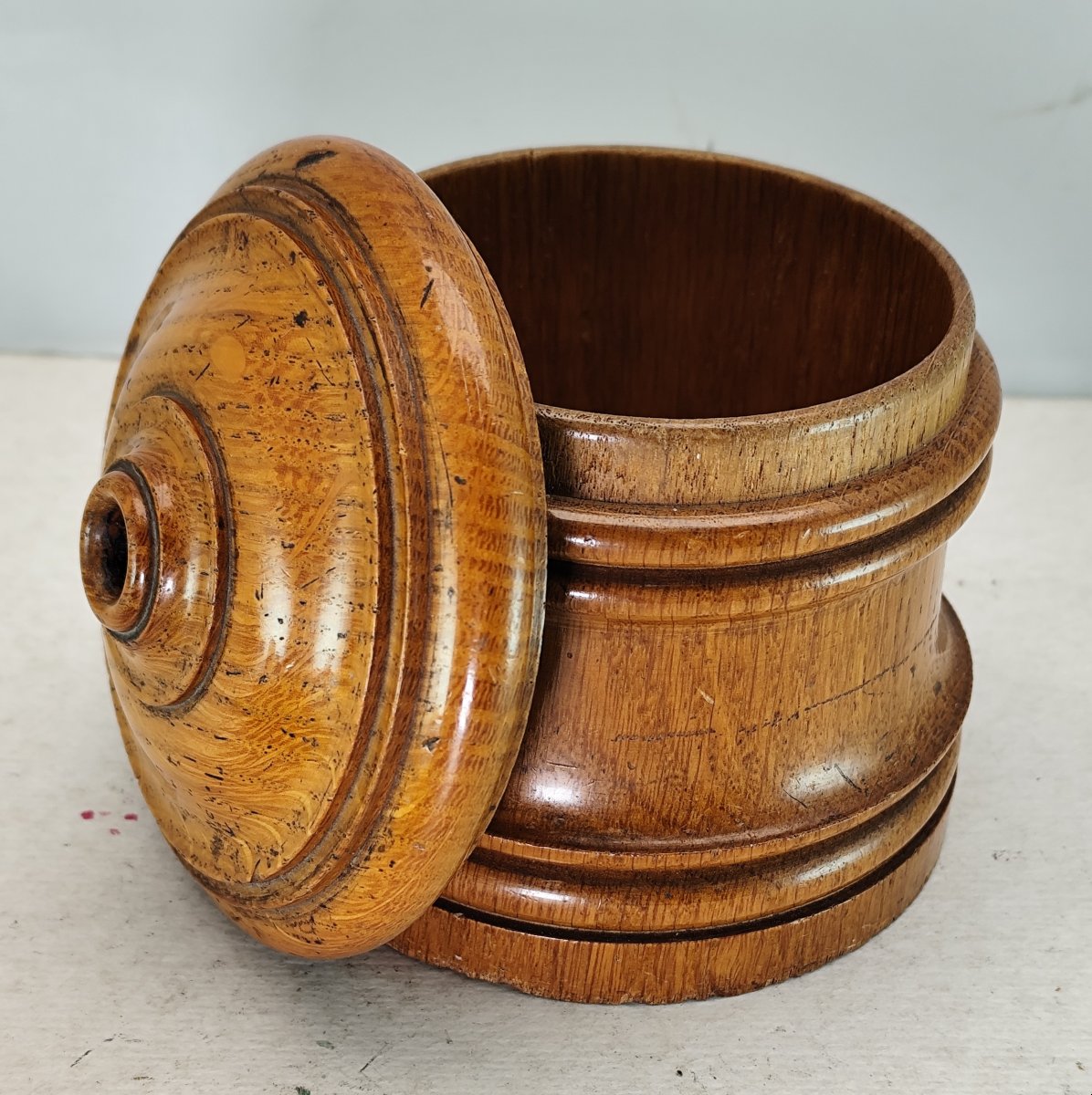 Beautifully Turned: Varnished Ash String Box, Circa 1900, Like New-photo-3