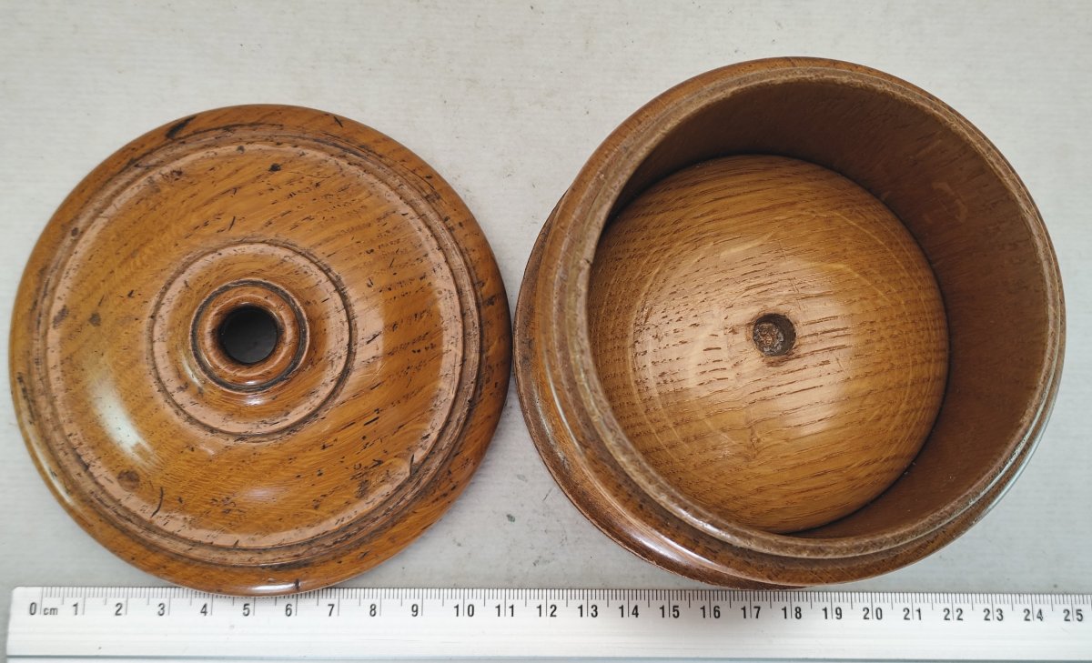 Beautifully Turned: Varnished Ash String Box, Circa 1900, Like New-photo-1