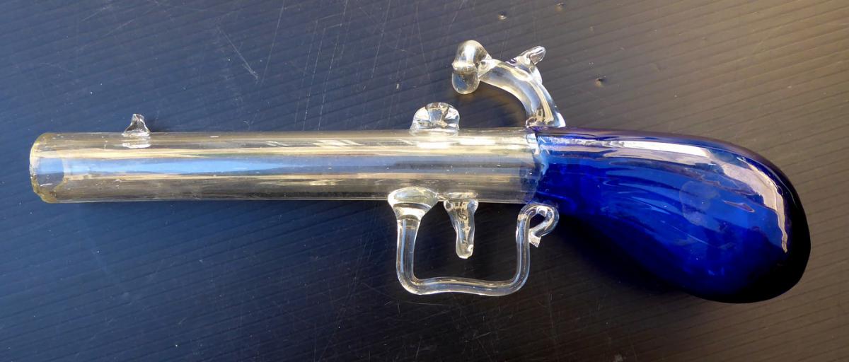 Flacon Pistolet Verre Soufflé Façon De Venise, Chef d'Oeuvre De Verrier