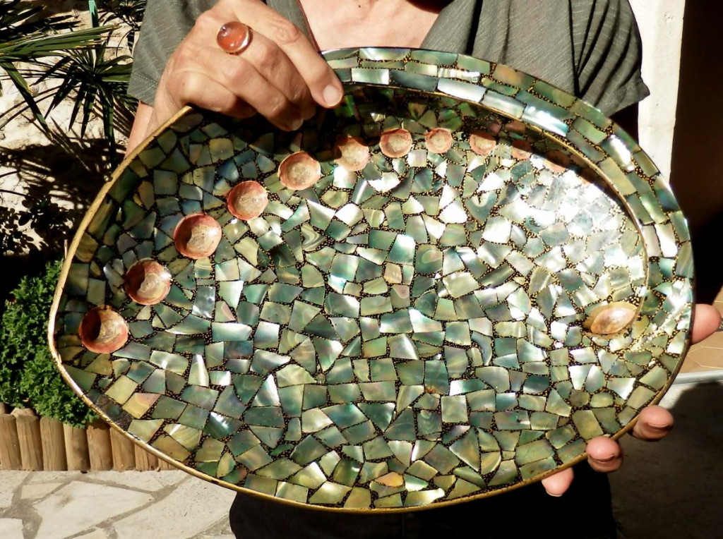 Japonist: Large Shell Black Lacquer, Abalone Inlaid, 19th -photo-2