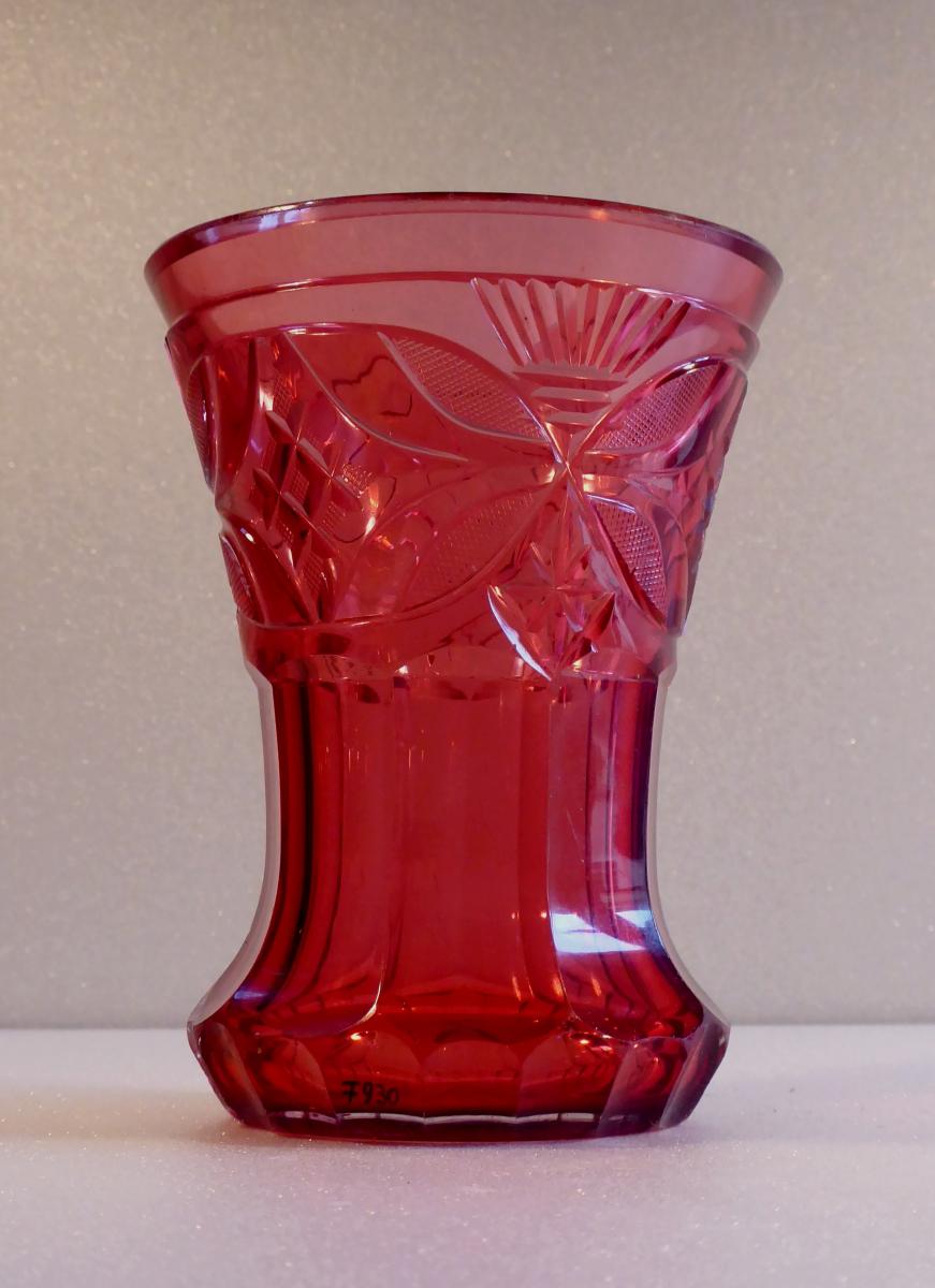 Gobelet Corolle De Bohème, Verre Taillé Couleur Groseille, 1860 