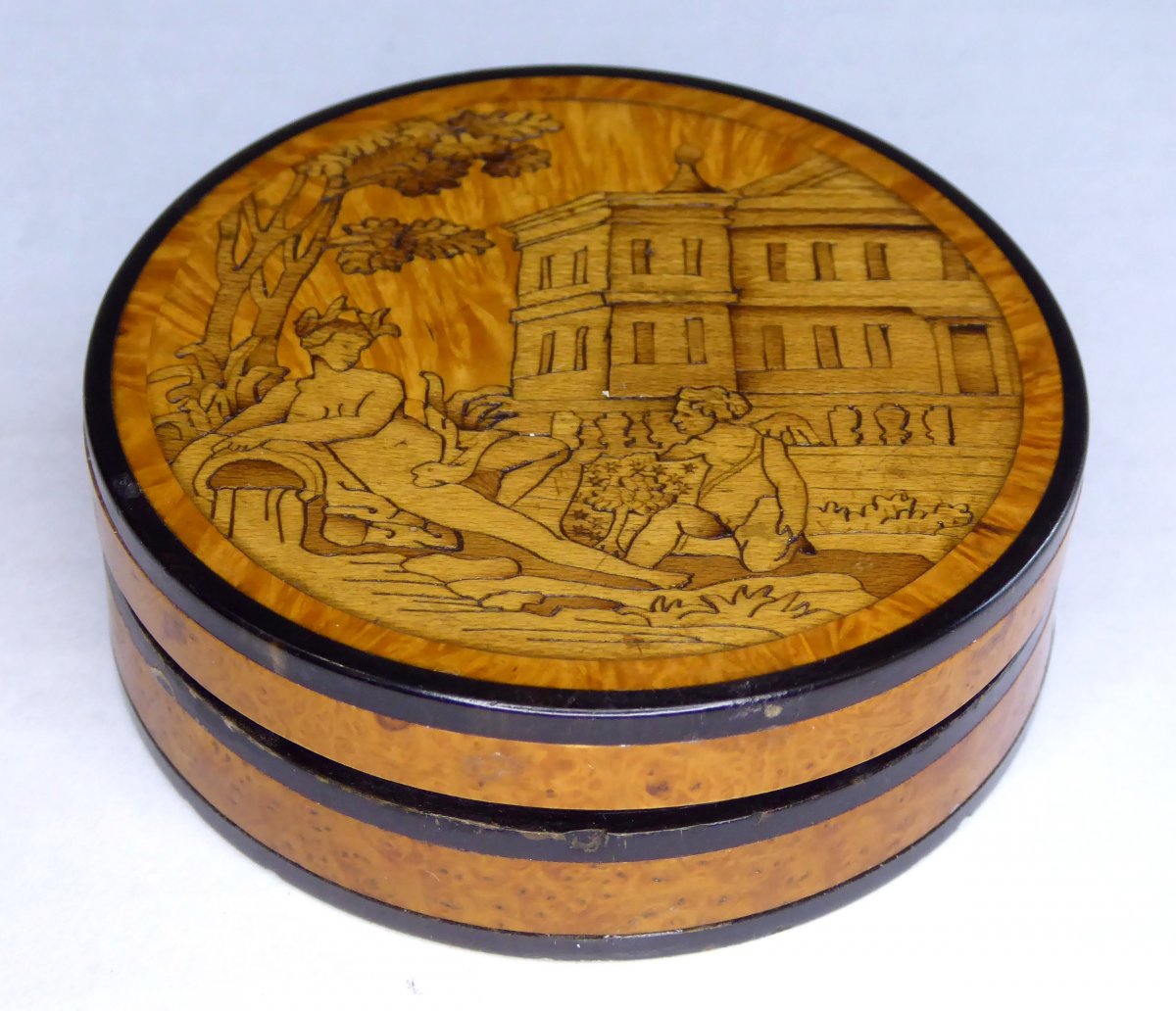 Micro-marquetry Lorraine, Round Snuff Bottle Two Faces, XVIIIth Century