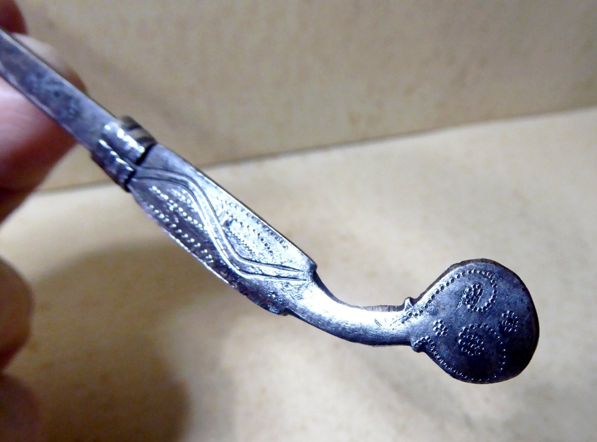 Textile Clip, Engraved Steel, 18th Century, Shawl Clip, Handkerchief Holder.-photo-2