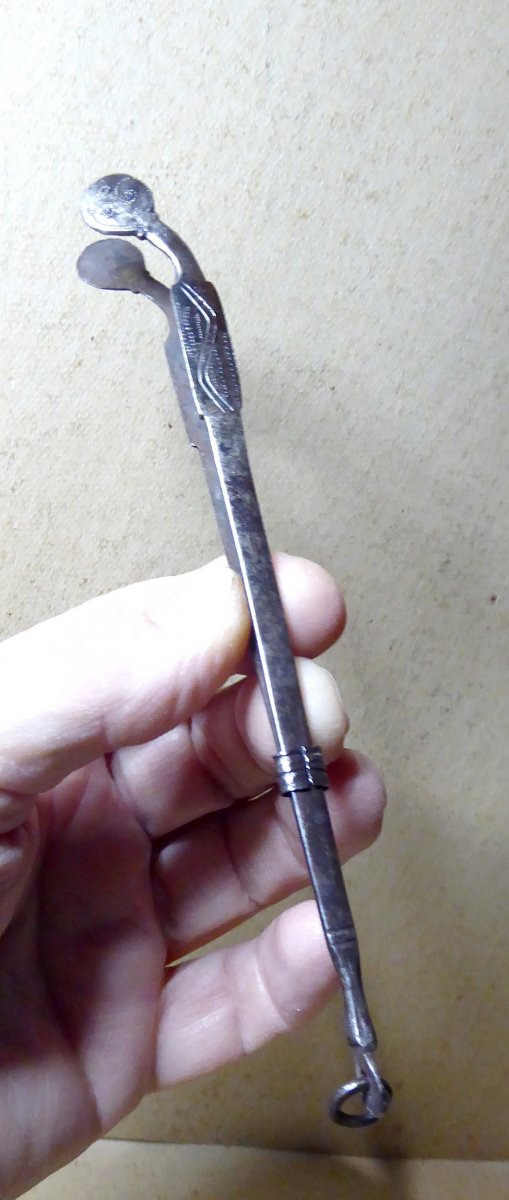 Pince Textile, Acier Gravé, XVIIIe Siècle, Pince à Châle, Porte Mouchoir.