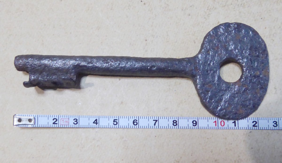 14th Century Key, Forged, Unusual Shape, Italian Alps-photo-3