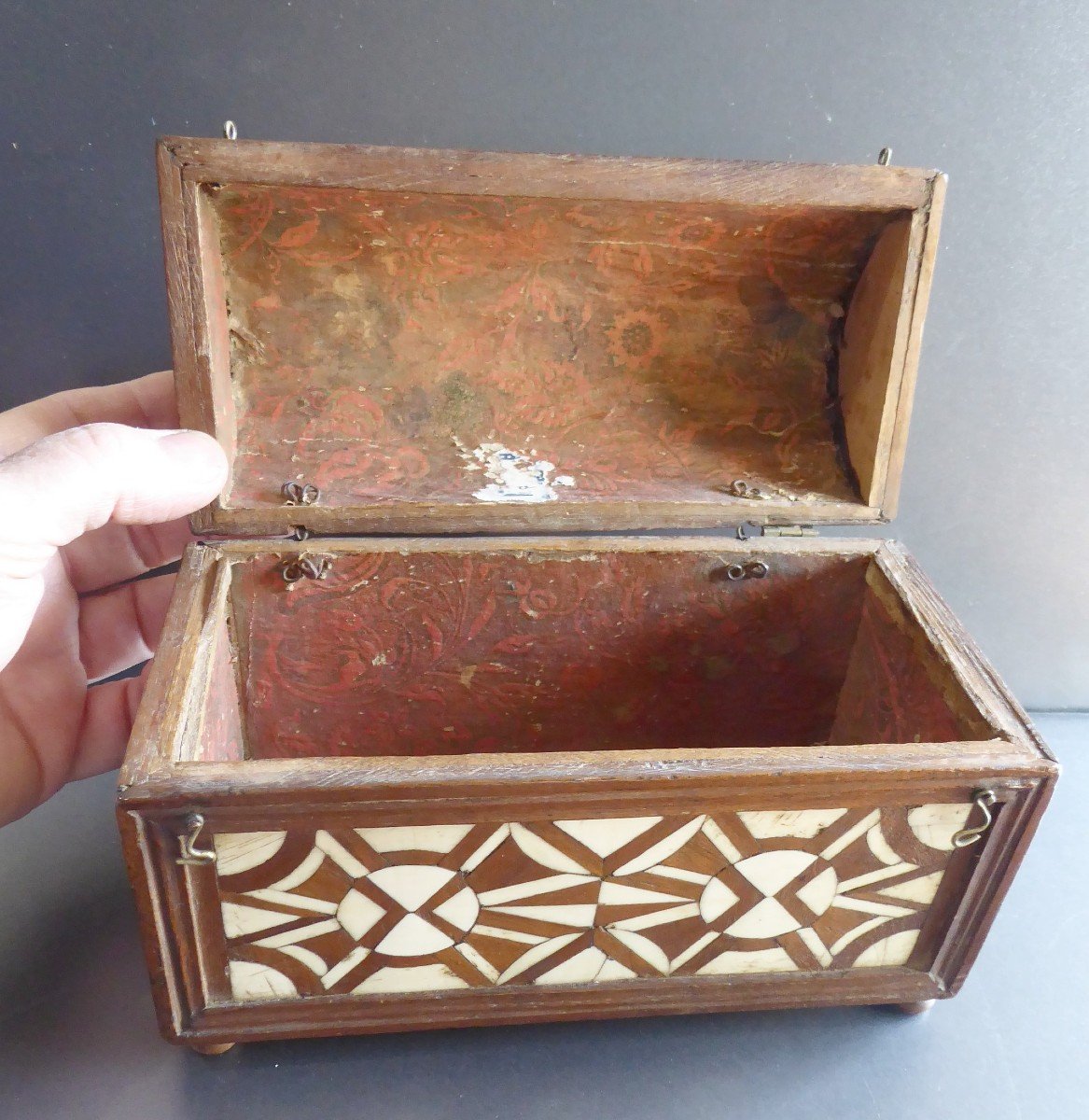 Small Renaissance Box, Bone And  Fruitwood Inlaid-photo-2