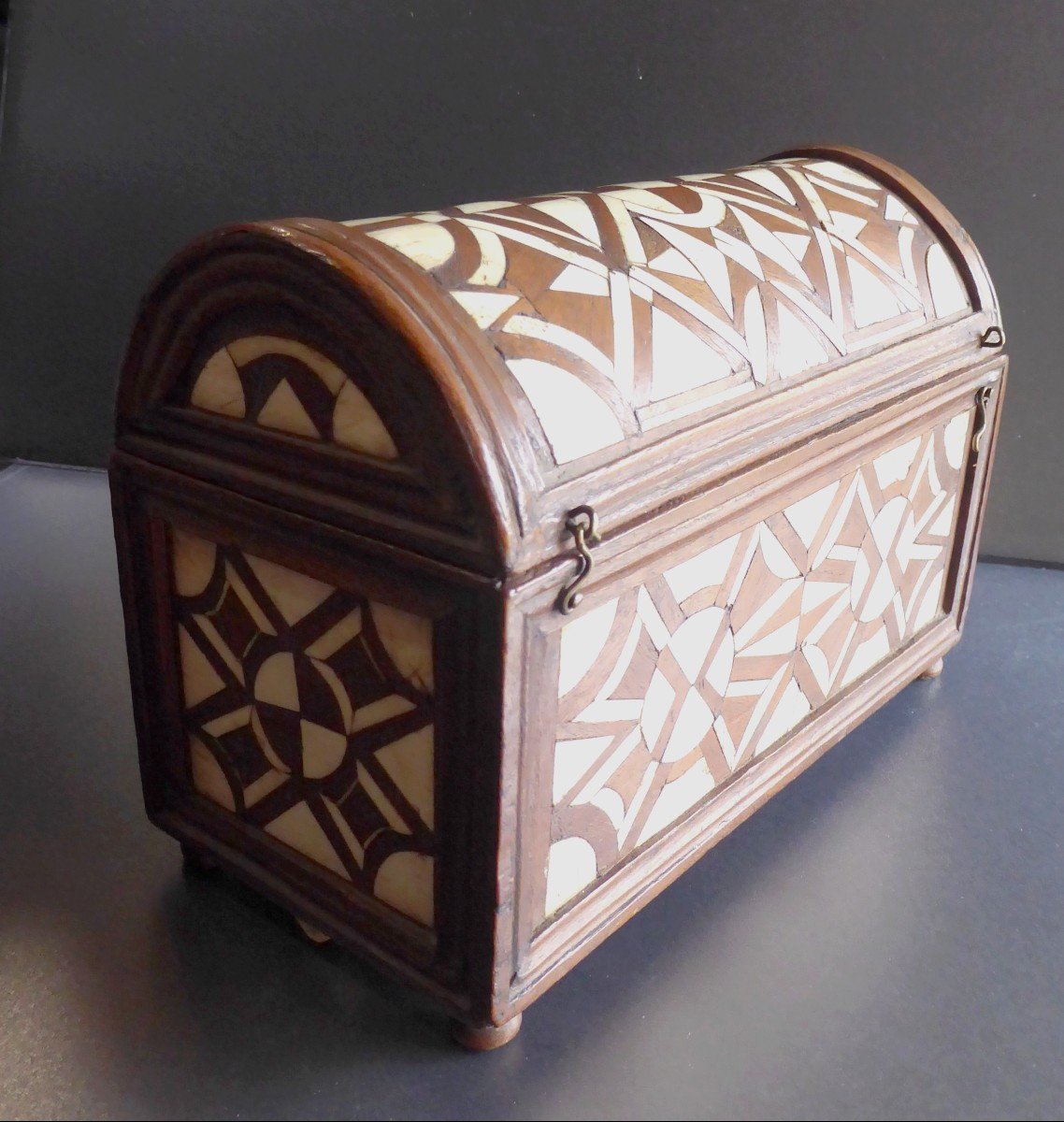 Small Renaissance Box, Bone And  Fruitwood Inlaid-photo-4