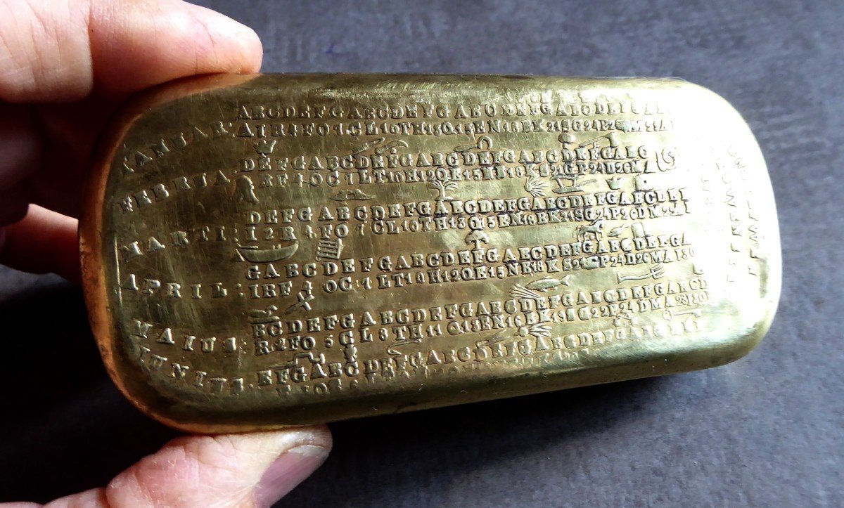 Year1787: Calendar Snuffbox, Embossed Brass, Sweden, Museum-photo-4