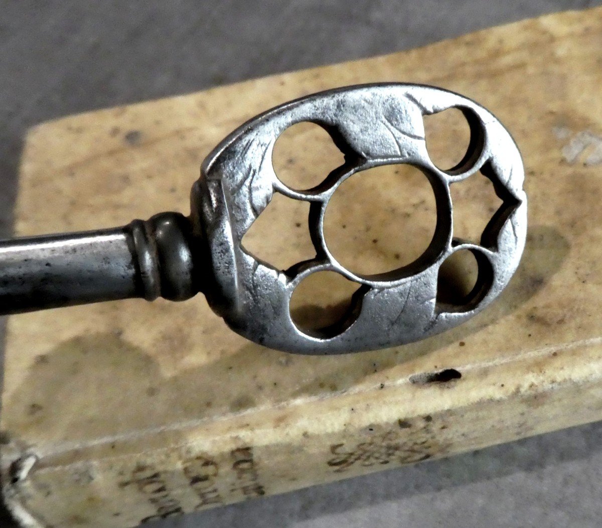  Marriage French Key , Openwork Head, Engraved Iron, 17th Century-photo-4