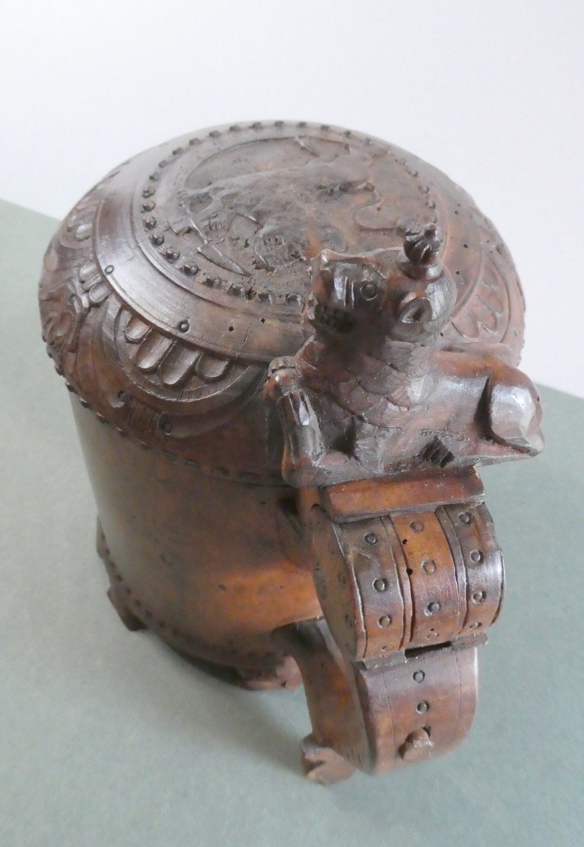 Large Norwegian Tankard, 18th Century,  Lions Carved, Turned Birch-photo-3