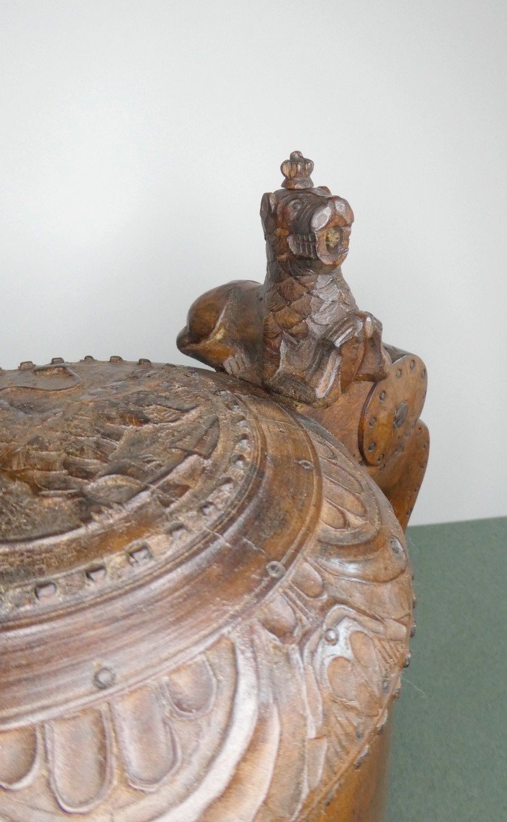 Large Norwegian Tankard, 18th Century,  Lions Carved, Turned Birch-photo-1