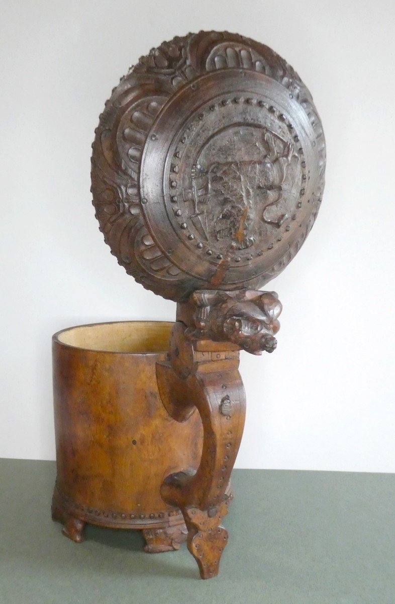 Large Norwegian Tankard, 18th Century,  Lions Carved, Turned Birch-photo-3