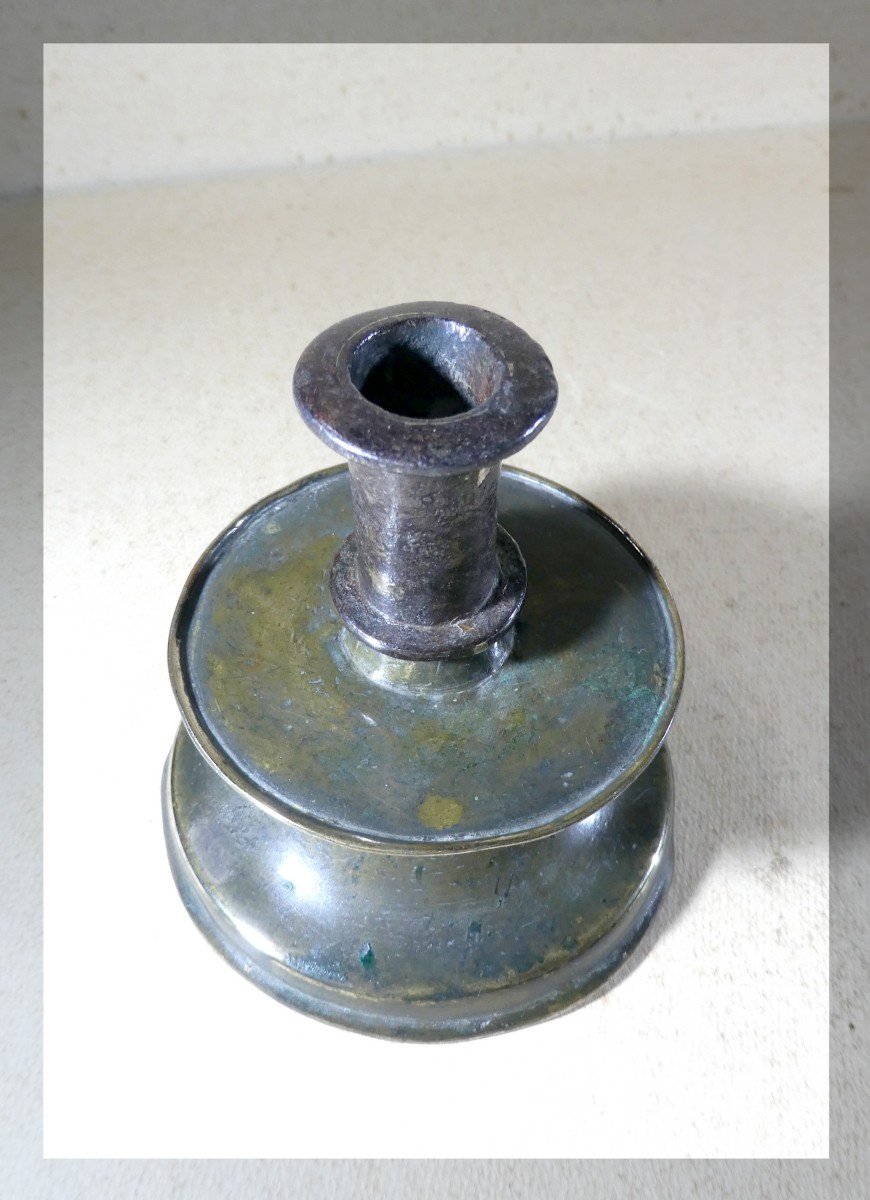 Nice Little 16th Century Bell Candlestick, From The South-photo-2